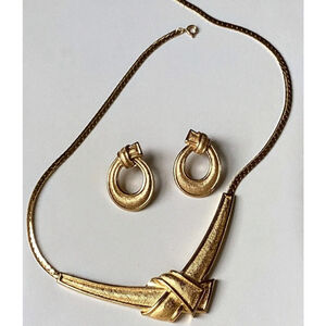 Avon Goldtone Tied Knot Collar Necklace Snake Chain 17” & Unbranded Earrings 80s